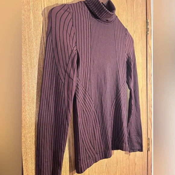 Athleta Flurry Endeavor Textured Striped Turtleneck Long Sleeved Shirt - Picture 6 of 8